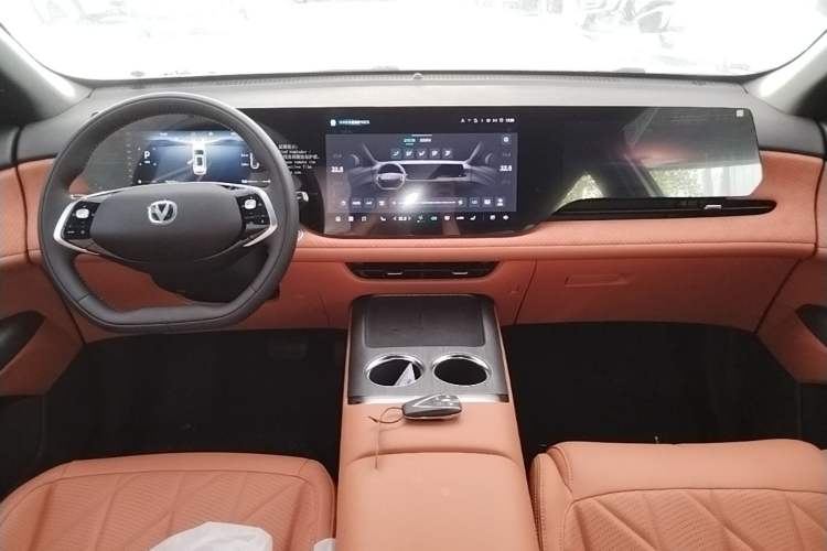 Used CHANGAN CS75 PLUS 2025 4th Generation 1.5T New Blue Whale Smart Luxury Edition Center Console