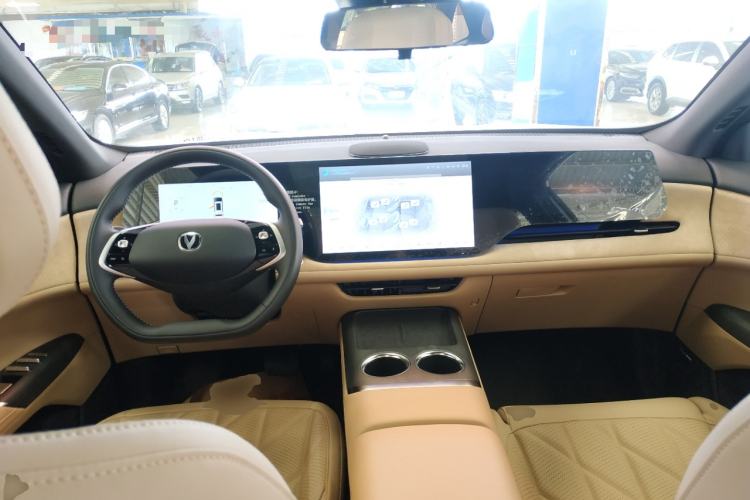 Used CHANGAN CS75 PLUS 2025 4th Generation 1.5T New Blue Whale Smart Flagship Version Center Console