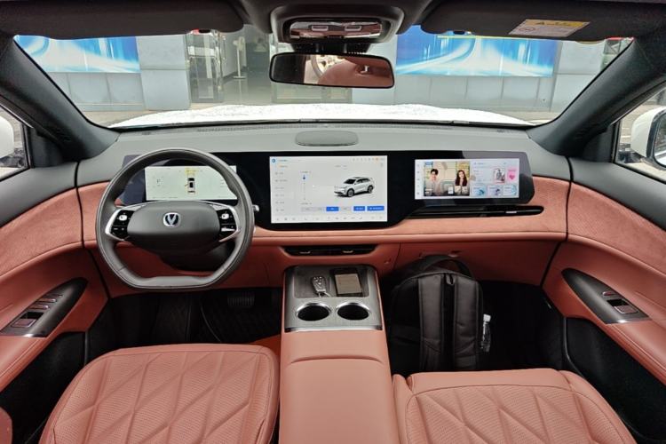 Used CHANGAN CS75 PLUS 2025 4th Generation UItra 2.0T New Blue Whale Smart Intelligent Powertrain Version Center Console