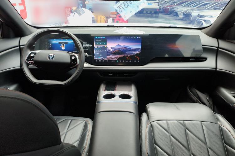Used CHANGAN CS75 PLUS 2025 4th Generation 1.5T New Blue Whale Smart Luxury Edition Center Console