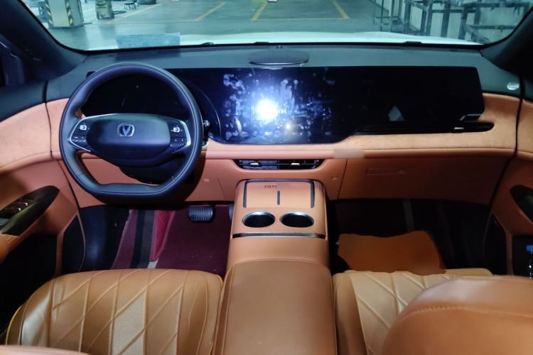 Used CHANGAN CS75 PLUS 2025 4th Generation 1.5T New Blue Whale Smart Flagship Version Center Console