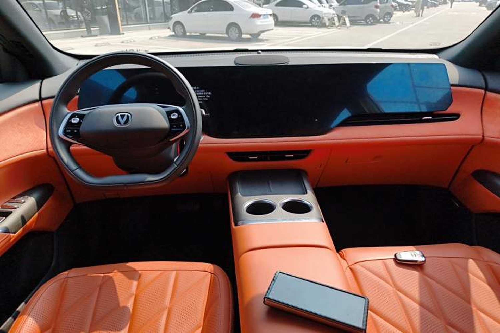 Used CHANGAN CS75 PLUS 2025 4th Generation UItra 2.0T New Blue Whale Smart Intelligent Powertrain Version Center Console