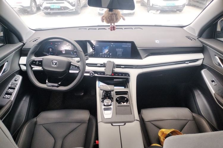Used CHANGAN CS75 PLUS 2025 Model, 3rd Generation Champion Edition 1.5T Jinghang Version Center Console