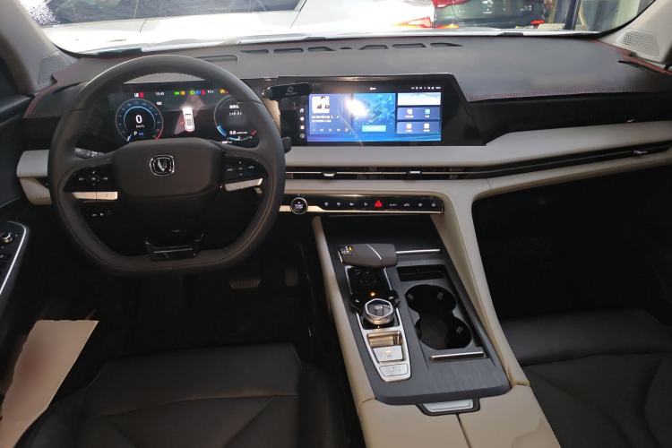 Used CHANGAN CS75 PLUS 2025 Model, 3rd Generation Champion Edition 1.5T Jinghang Version Center Console