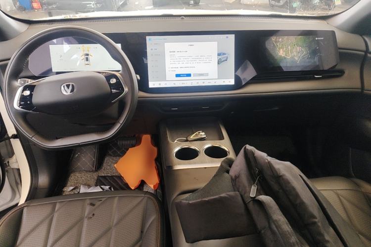 Used CHANGAN CS75 PLUS 2025 4th Generation UItra 2.0T New Blue Whale – Smart & Powerful Version Center Console
