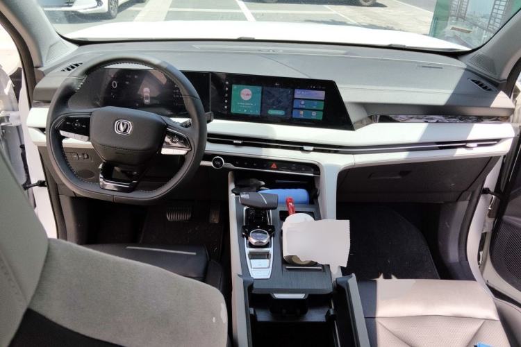Used CHANGAN CS75 PLUS 2025 Model, 3rd Generation Champion Edition 1.5T Jinghang Version Center Console