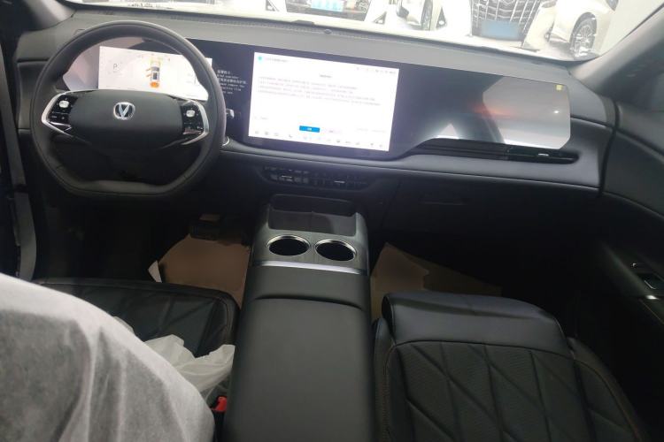Used CHANGAN CS75 PLUS 2025 4th Generation 1.5T New Blue Whale Smart Luxury Edition Center Console