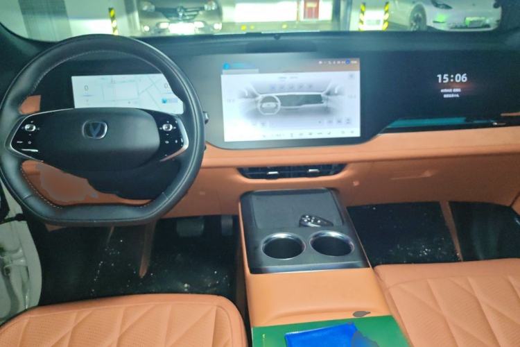 Used CHANGAN CS75 PLUS 2025 4th Generation 1.5T New Blue Whale Smart Flagship Version Center Console