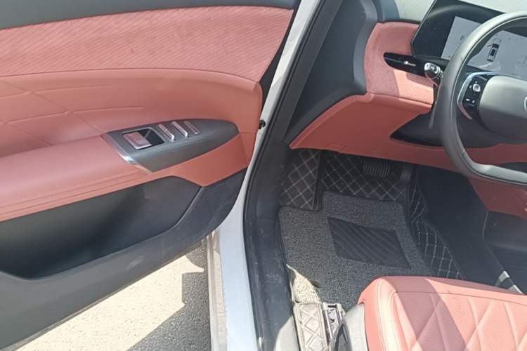 Used CHANGAN CS75 PLUS 2025 4th Generation UItra 2.0T New Blue Whale – Smart & Powerful Version Driver Seat