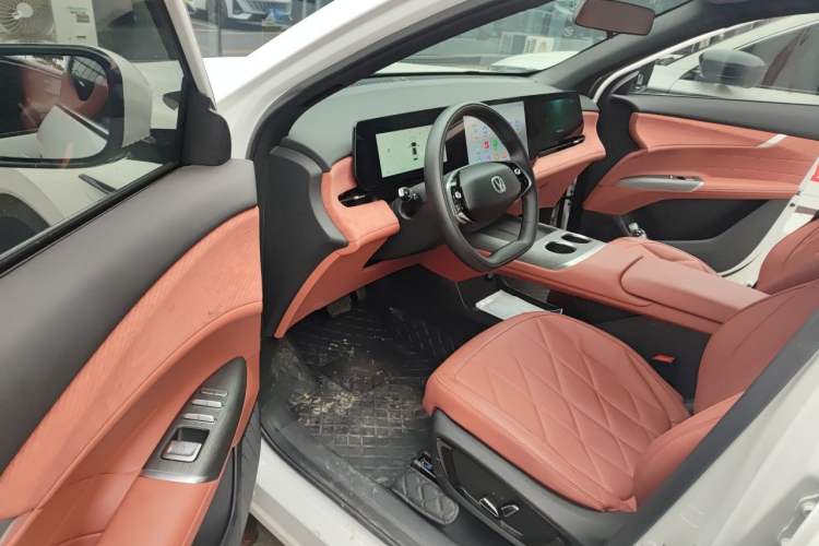 Used CHANGAN CS75 PLUS 2025 4th Generation UItra 2.0T New Blue Whale – Smart & Powerful Version Driver Seat