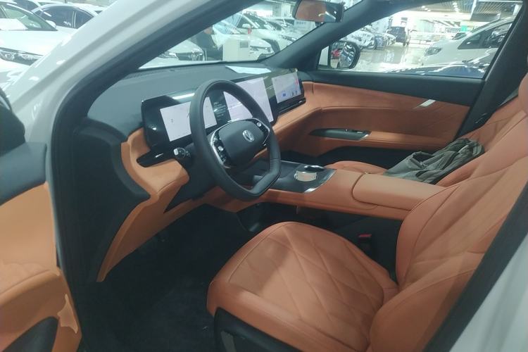 Used CHANGAN CS75 PLUS 2025 4th Generation UItra 2.0T New Blue Whale – Smart & Powerful Version Driver Seat