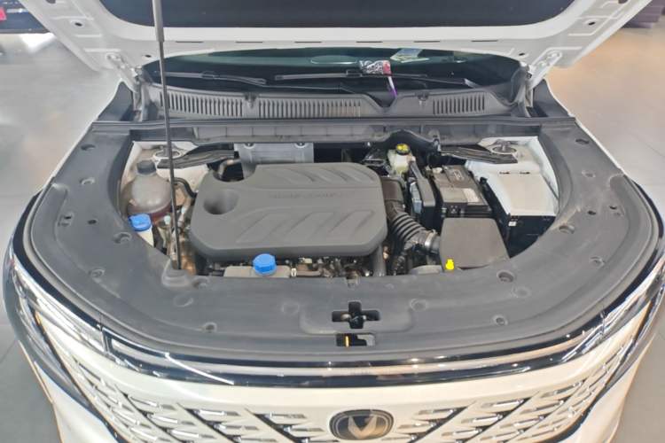Used CHANGAN CS75 PLUS 2025 4th Generation 1.5T New Blue Whale Smart Flagship Version Engine Bay