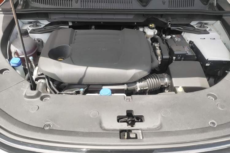 Used CHANGAN CS75 PLUS 2025 4th Generation UItra 2.0T New Blue Whale Smart Intelligent Powertrain Version Engine Bay