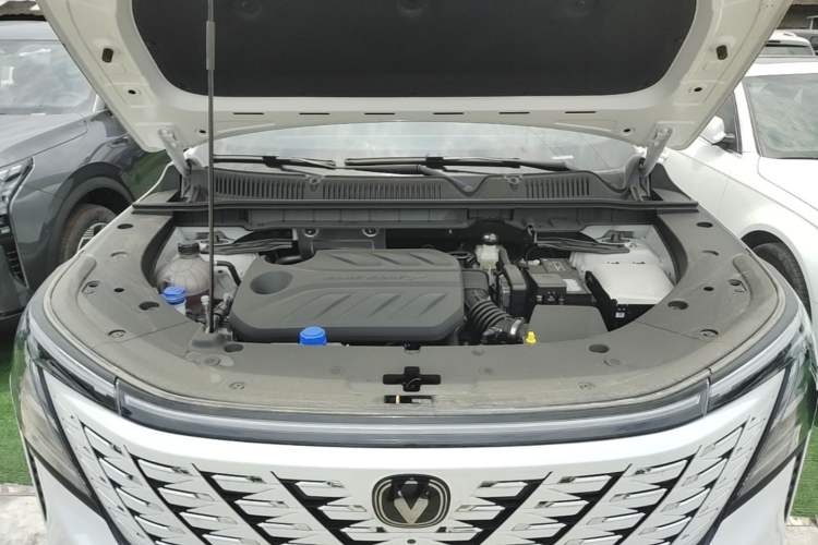 Used CHANGAN CS75 PLUS 2025 4th Generation 1.5T New Blue Whale Smart Luxury Edition Engine Bay