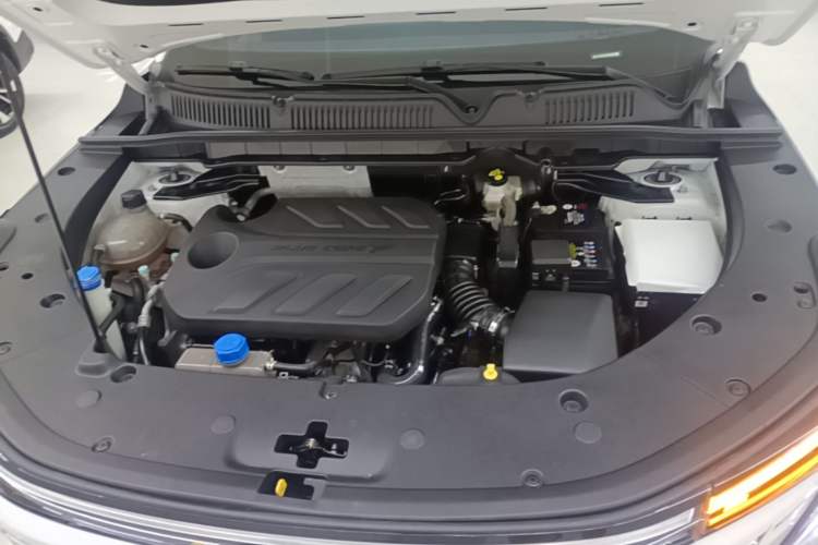 Used CHANGAN CS75 PLUS 2025 4th Generation 1.5T New Blue Whale Smart Luxury Edition Engine Bay