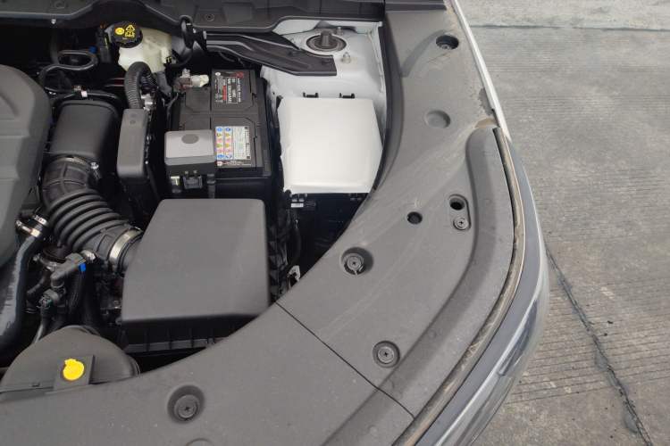 Used CHANGAN CS75 PLUS 2025 4th Generation 1.5T New Blue Whale Smart Luxury Edition Engine Bay Left