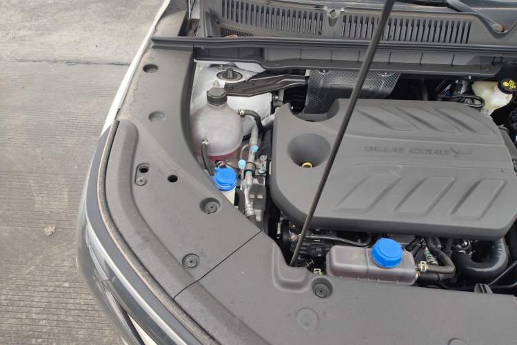 Used CHANGAN CS75 PLUS 2025 4th Generation 1.5T New Blue Whale Smart Luxury Edition Engine Bay Right