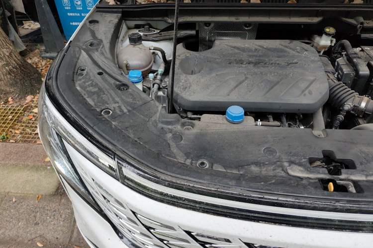 Used CHANGAN CS75 PLUS 2025 4th Generation 1.5T New Blue Whale Smart Flagship Version Engine Bay Right