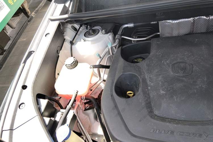 Used CHANGAN CS75 PLUS 2025 Model, 3rd Generation Champion Edition 1.5T Jinghang Version Engine Bay Right