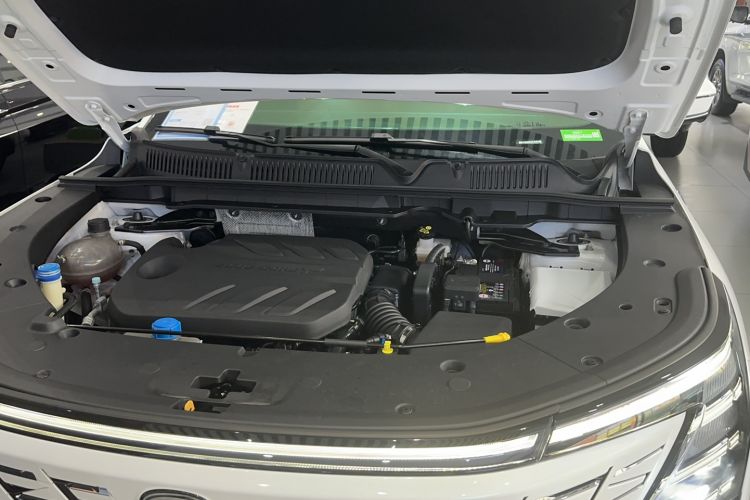 Used CHANGAN CS75 PLUS 2025 4th Generation 1.5T New Blue Whale Smart Flagship Version Engine Bay