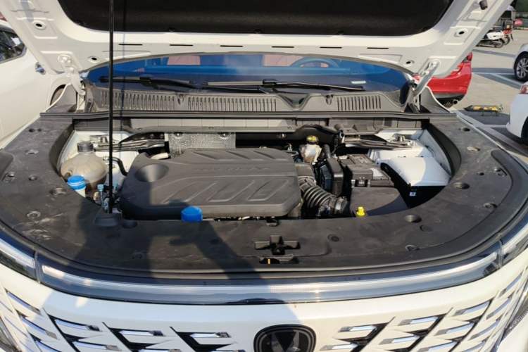 Used CHANGAN CS75 PLUS 2025 4th Generation 1.5T New Blue Whale Smart Luxury Edition Engine Bay
