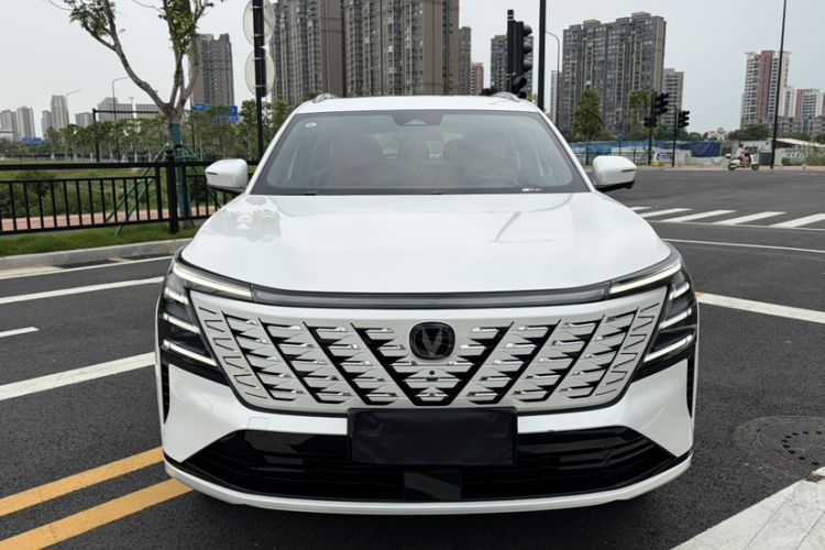 Used CHANGAN CS75 PLUS 2025 4th Generation 1.5T New Blue Whale Smart Luxury Edition Exterior 1