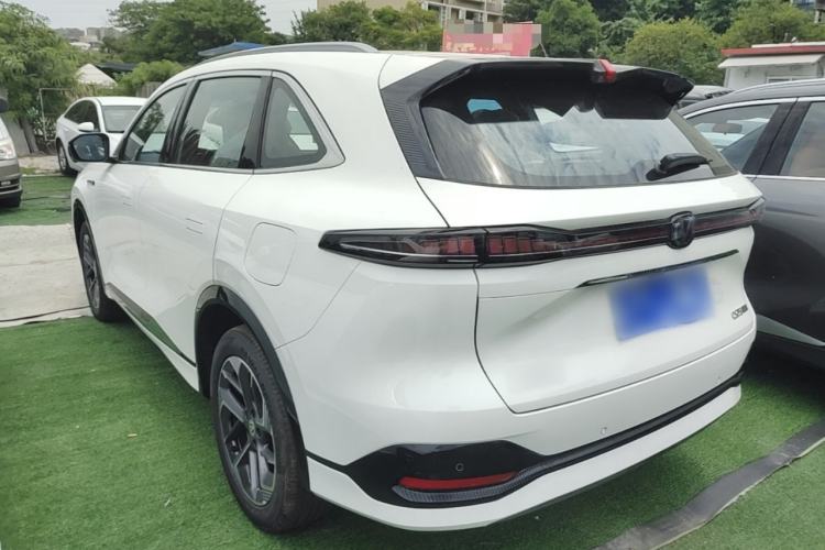 Used CHANGAN CS75 PLUS 2025 4th Generation 1.5T New Blue Whale Smart Luxury Edition Exterior 2