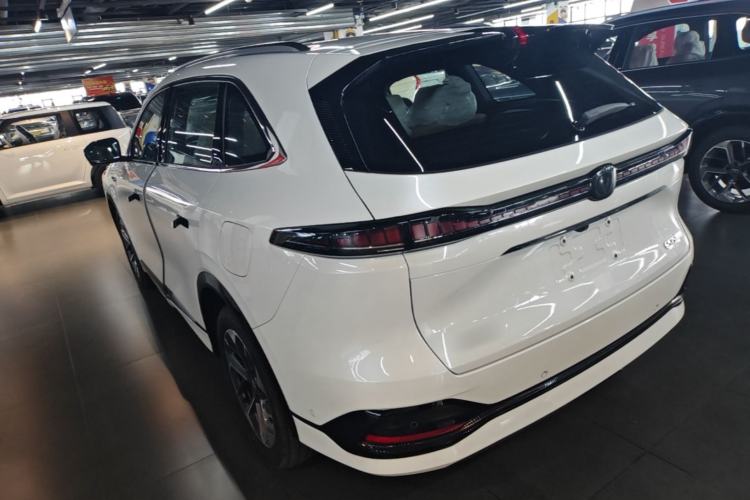 Used CHANGAN CS75 PLUS 2025 4th Generation 1.5T New Blue Whale Smart Flagship Version Exterior 2