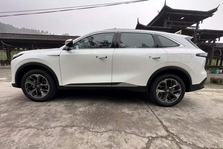 Used CHANGAN CS75 PLUS 2025 Model, 4th Generation 1.5T New Blue Whale Smart Excellence Version Exterior 2