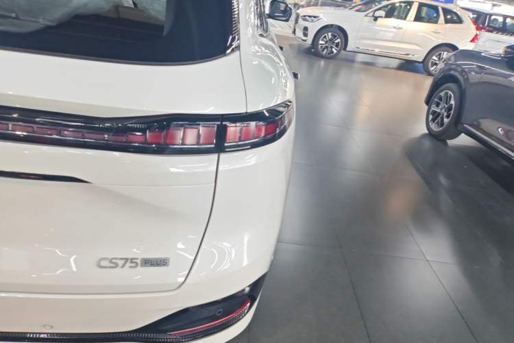 Used CHANGAN CS75 PLUS 2025 4th Generation 1.5T New Blue Whale Smart Flagship Version Exterior 3