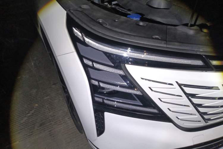 Used CHANGAN CS75 PLUS 2025 4th Generation UItra 2.0T New Blue Whale Engine – Wind Style Exterior 3
