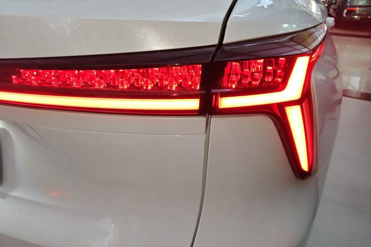 Used CHANGAN CS75 PLUS 2025 Model, 3rd Generation Champion Edition 1.5T Jinghang Version Exterior 3