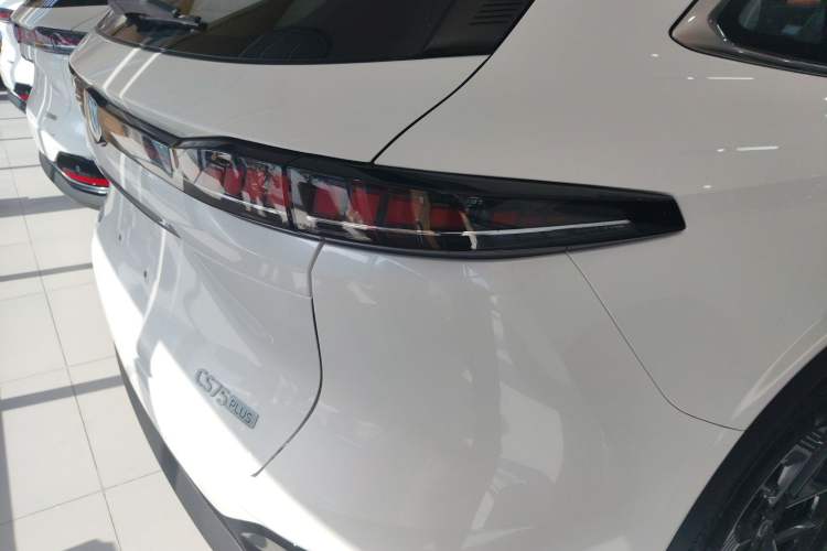 Used CHANGAN CS75 PLUS 2025 Model, 4th Generation 1.5T New Blue Whale Smart Excellence Version Exterior 3