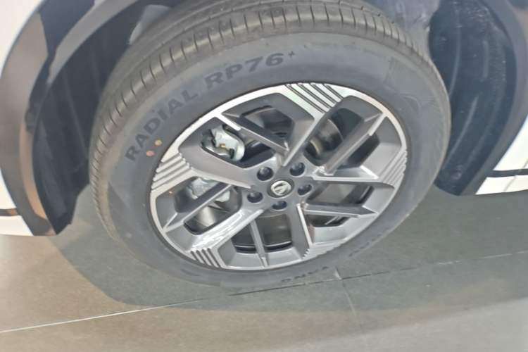 Used CHANGAN CS75 PLUS 2025 4th Generation 1.5T New Blue Whale Smart Flagship Version Exterior 4