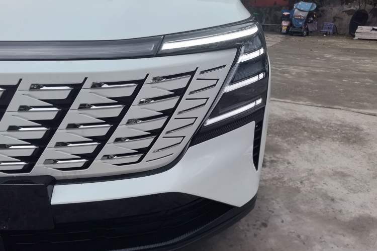 Used CHANGAN CS75 PLUS 2025 4th Generation 1.5T New Blue Whale Smart Luxury Edition Exterior 5