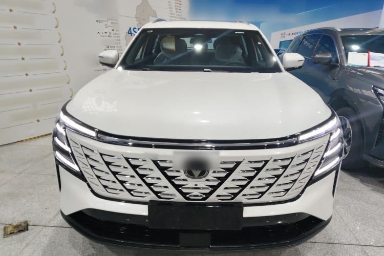 Used CHANGAN CS75 PLUS 2025 Model, 4th Generation 1.5T New Blue Whale Smart Excellence Version Front
