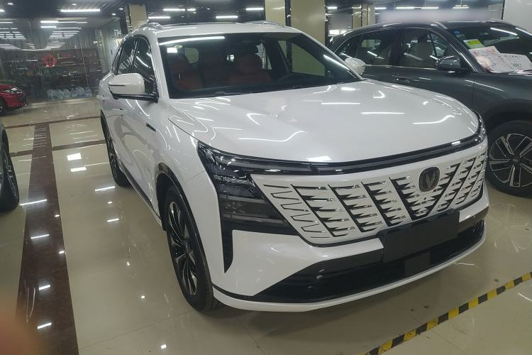 Used CHANGAN CS75 PLUS 2025 4th Generation UItra 2.0T New Blue Whale – Smart & Powerful Version Front Right 45 Deg