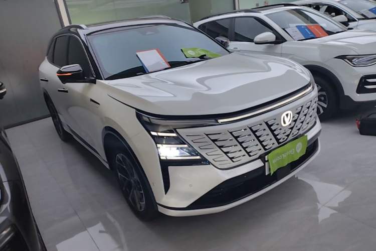 Used CHANGAN CS75 PLUS 2025 4th Generation 1.5T New Blue Whale Smart Flagship Version Front Right 45 Deg