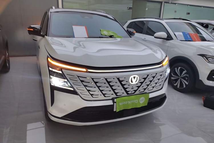 Used CHANGAN CS75 PLUS 2025 4th Generation 1.5T New Blue Whale Smart Flagship Version Front