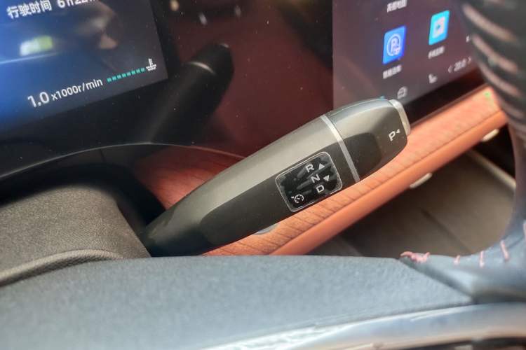 Used CHANGAN CS75 PLUS 2025 4th Generation UItra 2.0T New Blue Whale Smart Intelligent Powertrain Version Gear Lever