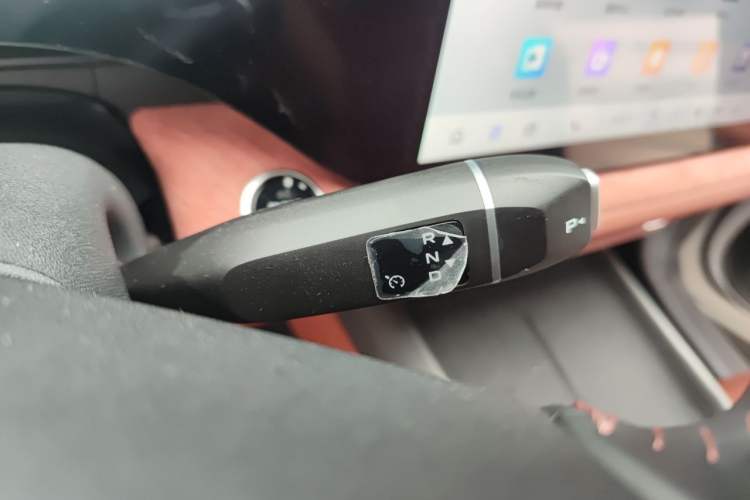 Used CHANGAN CS75 PLUS 2025 4th Generation UItra 2.0T New Blue Whale – Smart & Powerful Version Gear Lever