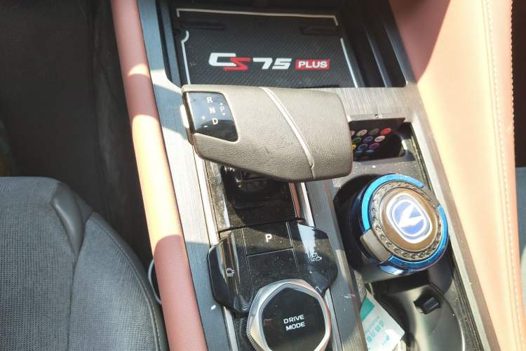 Used CHANGAN CS75 PLUS 2025 Model, 3rd Generation Champion Edition 1.5T Jinghang Version Gear Lever