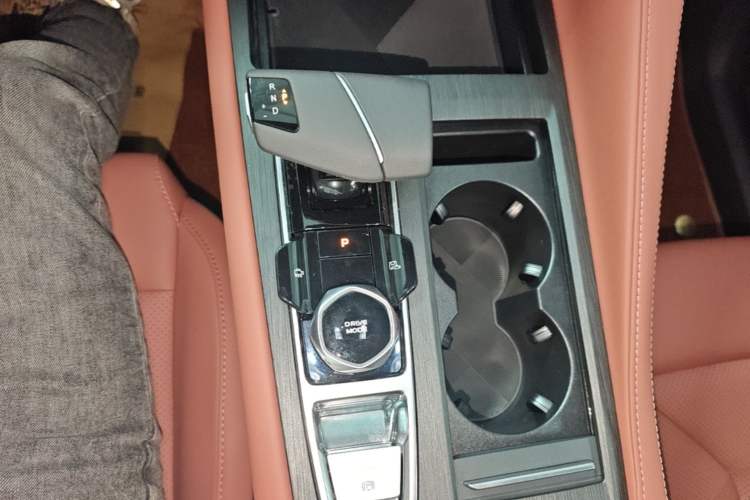 Used CHANGAN CS75 PLUS 2025 Model, 3rd Generation Champion Edition 1.5T Jingling Version Gear Lever