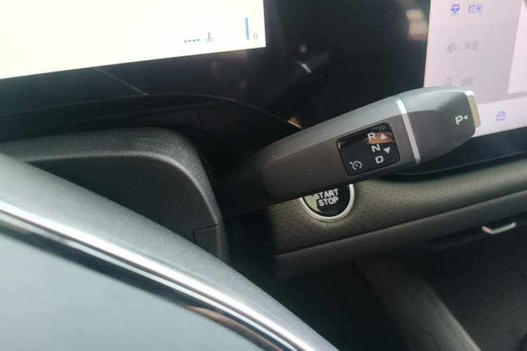 Used CHANGAN CS75 PLUS 2025 4th Generation 1.5T New Blue Whale Smart Luxury Edition Gear Lever