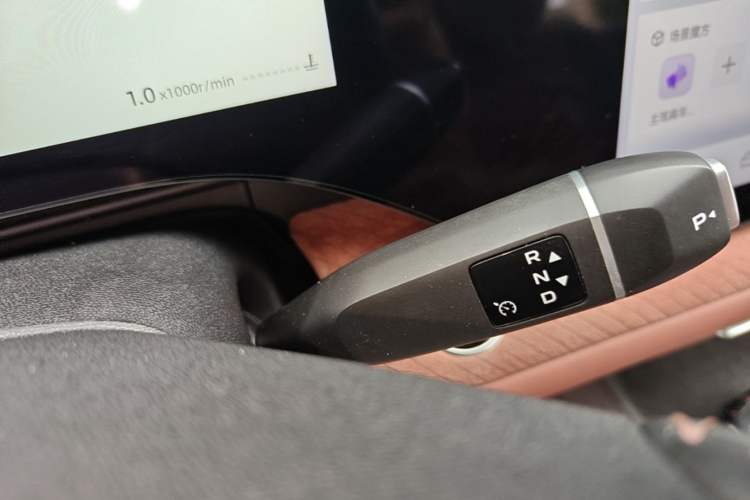 Used CHANGAN CS75 PLUS 2025 4th Generation UItra 2.0T New Blue Whale Smart Intelligent Powertrain Version Gear Lever