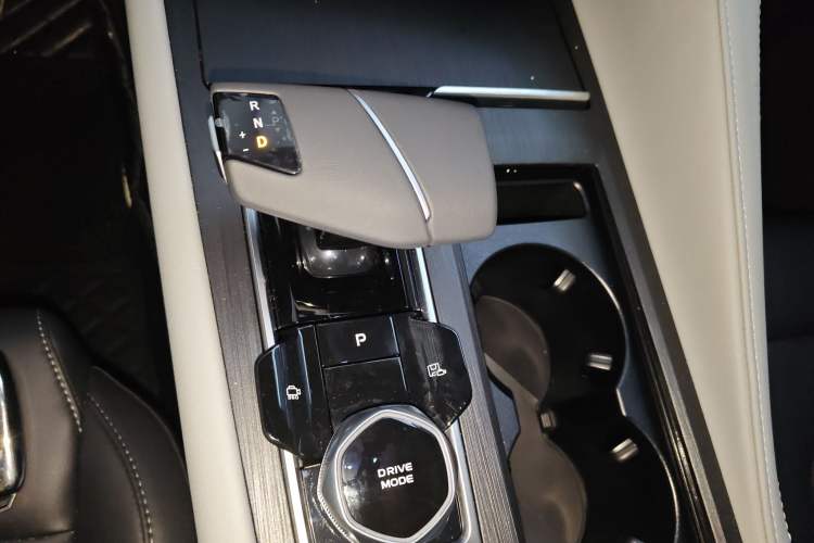 Used CHANGAN CS75 PLUS 2025 Model, 3rd Generation Champion Edition 1.5T Jinghang Version Gear Lever