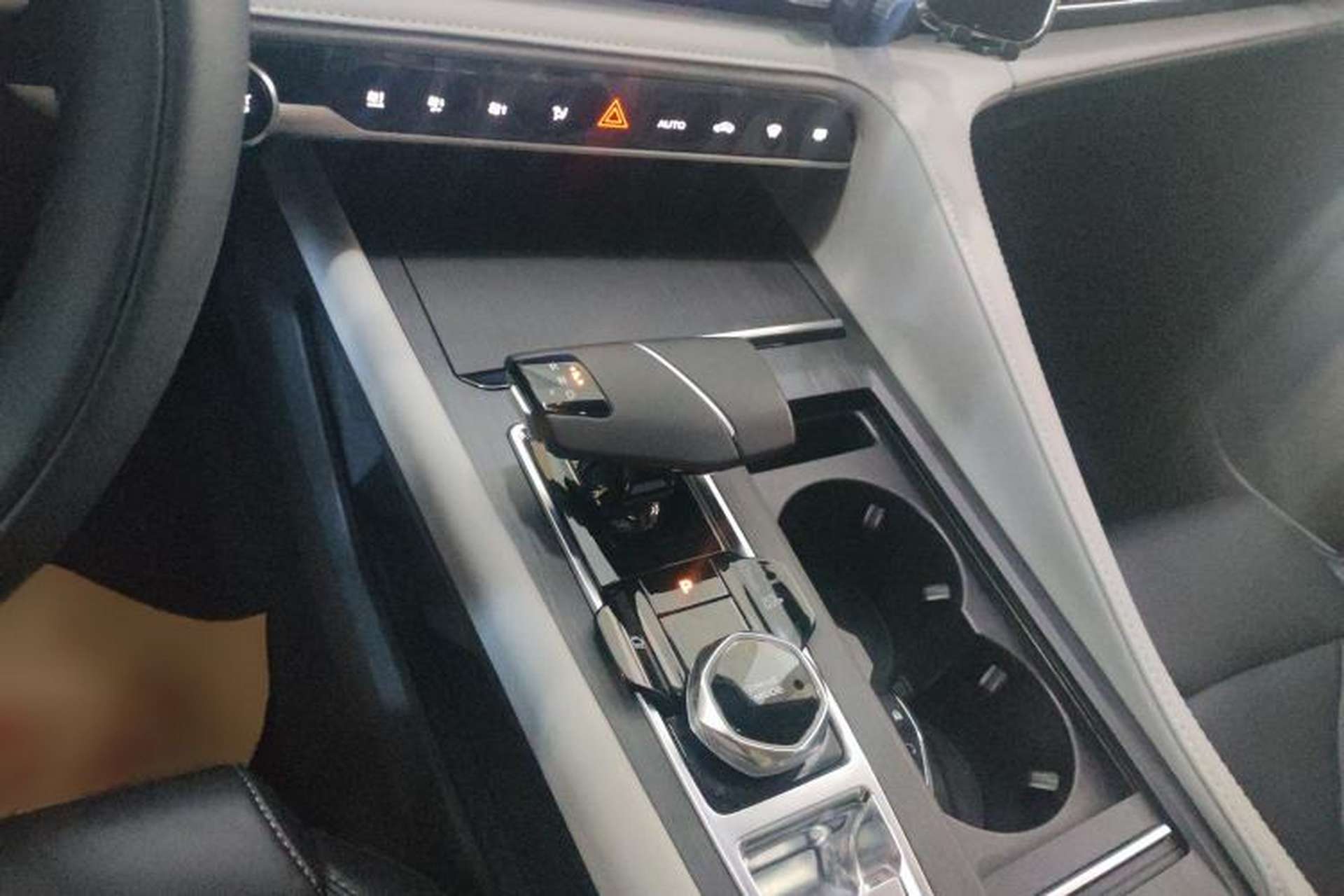 Used CHANGAN CS75 PLUS 2025 Model, 3rd Generation Champion Edition 1.5T Jinghang Version Gear Lever