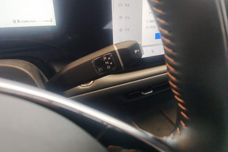 Used CHANGAN CS75 PLUS 2025 4th Generation UItra 2.0T New Blue Whale – Smart & Powerful Version Gear Lever