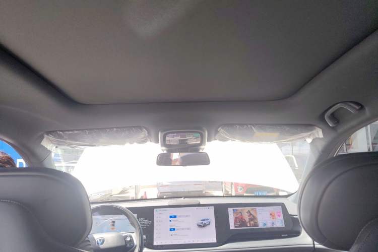 Used CHANGAN CS75 PLUS 2025 4th Generation UItra 2.0T New Blue Whale Engine – Cloud Edition Headliner