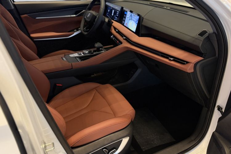 Used CHANGAN CS75 PLUS 2025 Model, 3rd Generation Champion Edition 1.5T Jinghang Version Interior 1